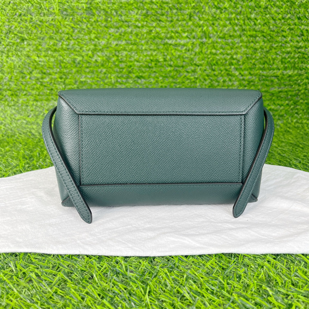 Celine BELT NANO-grain cowhide leather handbag Green 8 x 7 x 4 inches (20 x 17 x 11 centimeters) 189003ZVA.31AN