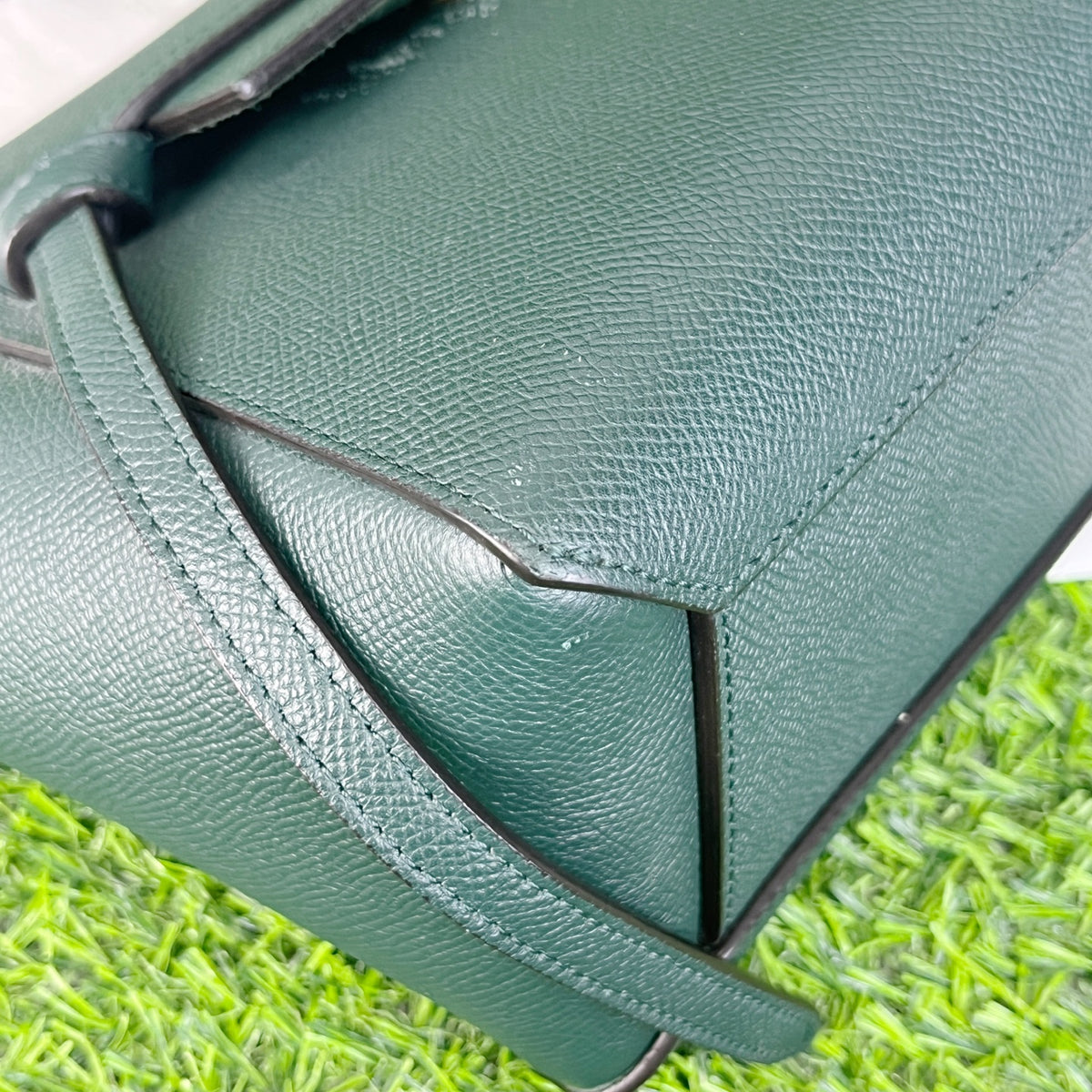 Celine BELT NANO-grain cowhide leather handbag Green 8 x 7 x 4 inches (20 x 17 x 11 centimeters) 189003ZVA.31AN