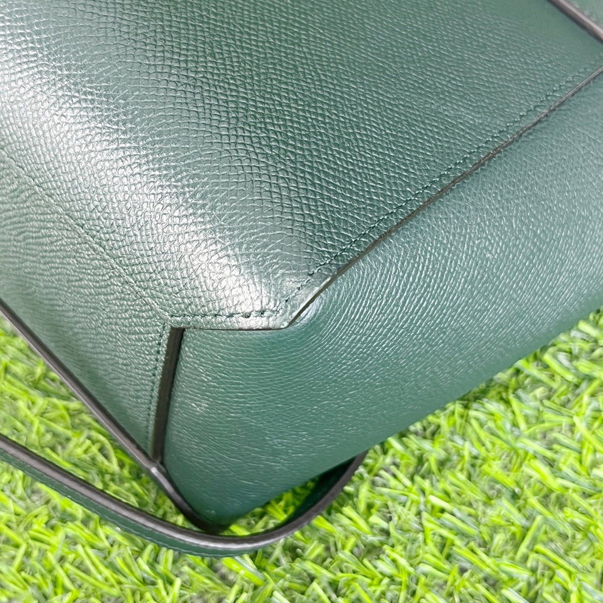 Celine BELT NANO-grain cowhide leather handbag Green 8 x 7 x 4 inches (20 x 17 x 11 centimeters) 189003ZVA.31AN
