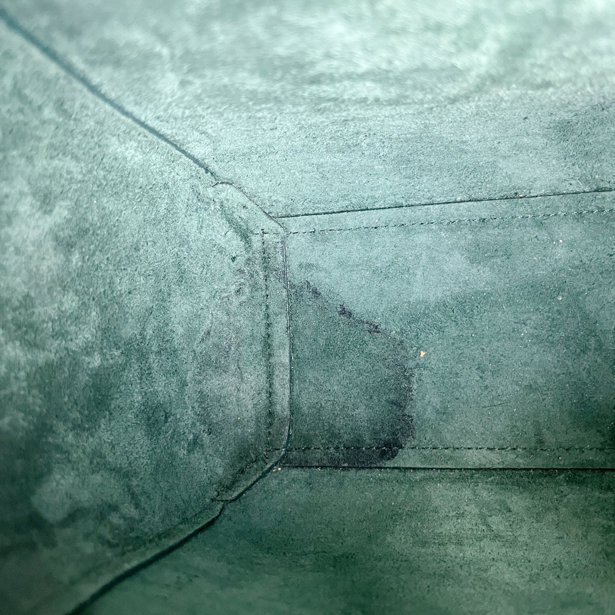 Celine BELT NANO-grain cowhide leather handbag Green 8 x 7 x 4 inches (20 x 17 x 11 centimeters) 189003ZVA.31AN