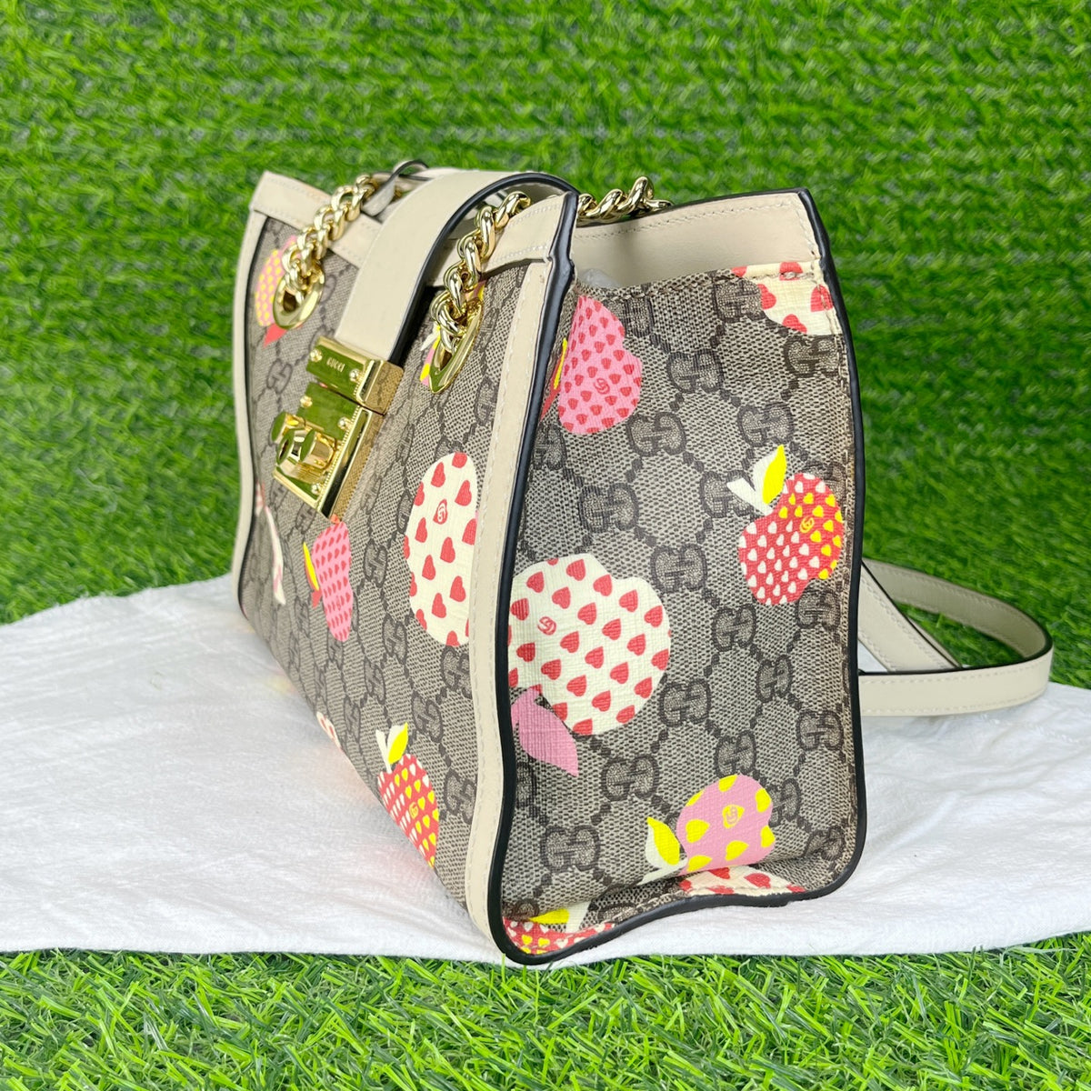 Gucci White 49815622KAG9799