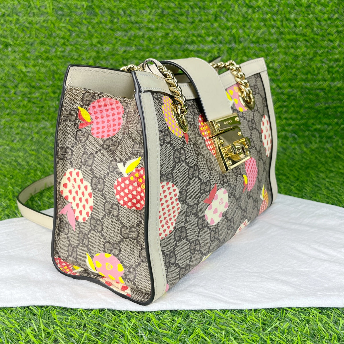 Gucci White 49815622KAG9799