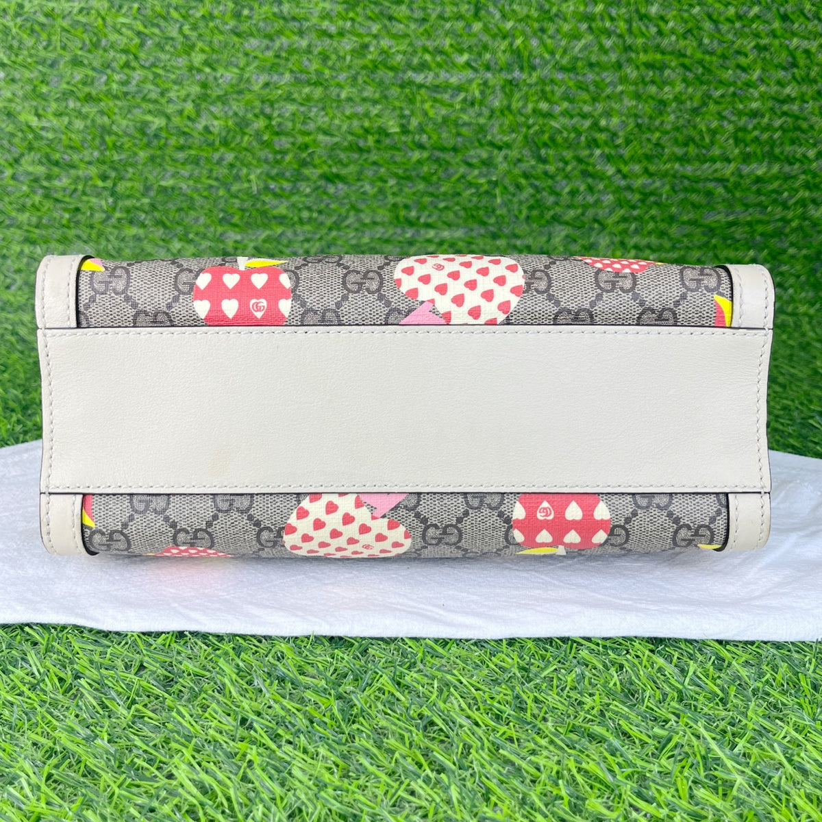 Gucci White 49815622KAG9799