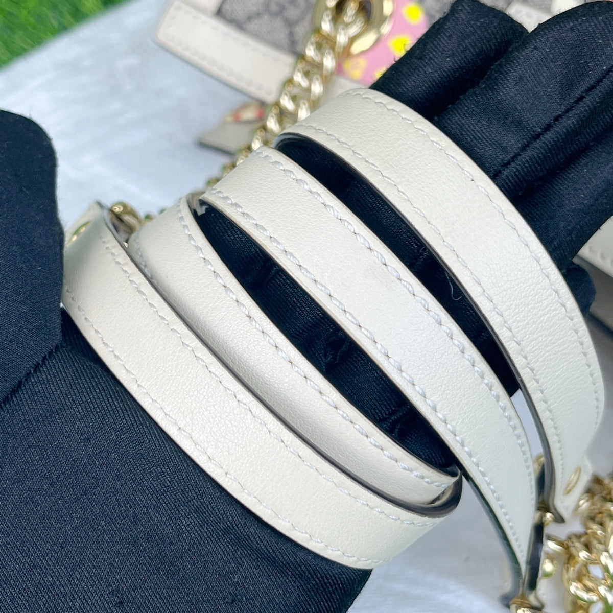 Gucci White 49815622KAG9799