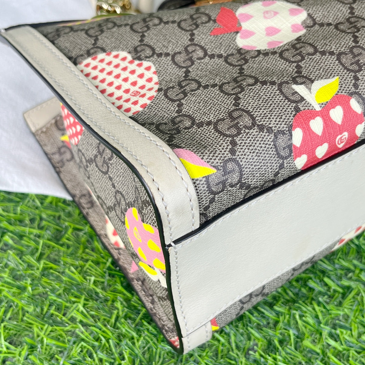 Gucci White 49815622KAG9799