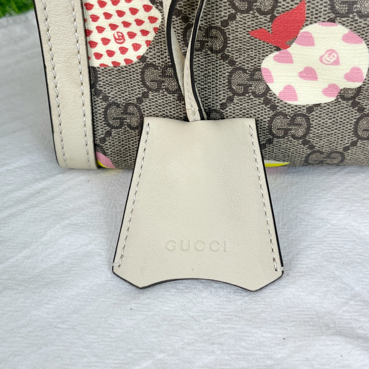 Gucci White 49815622KAG9799