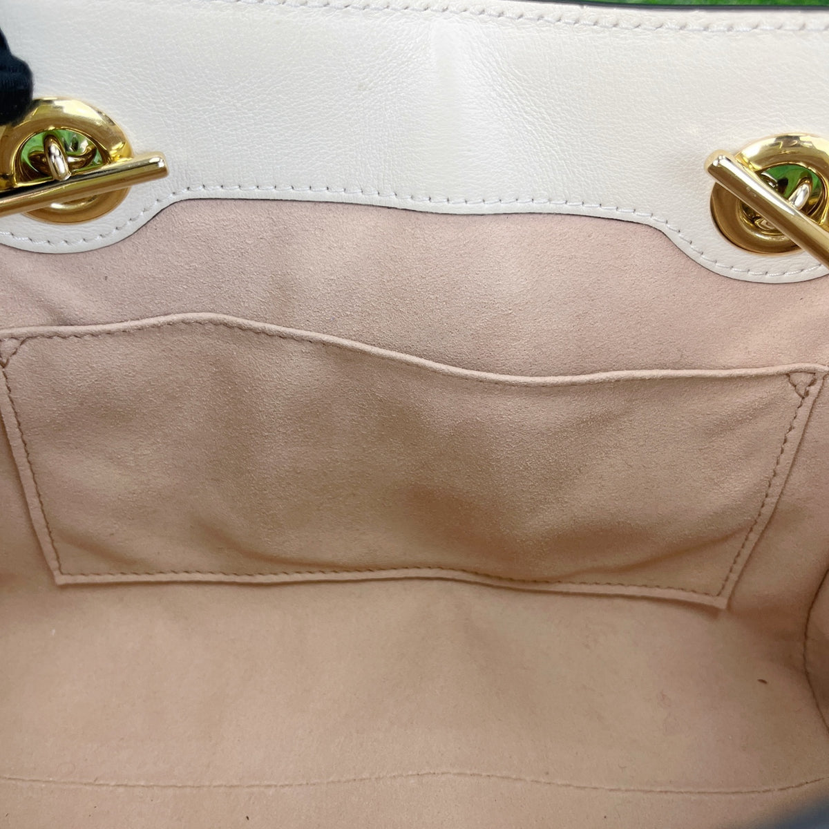 Gucci White 49815622KAG9799