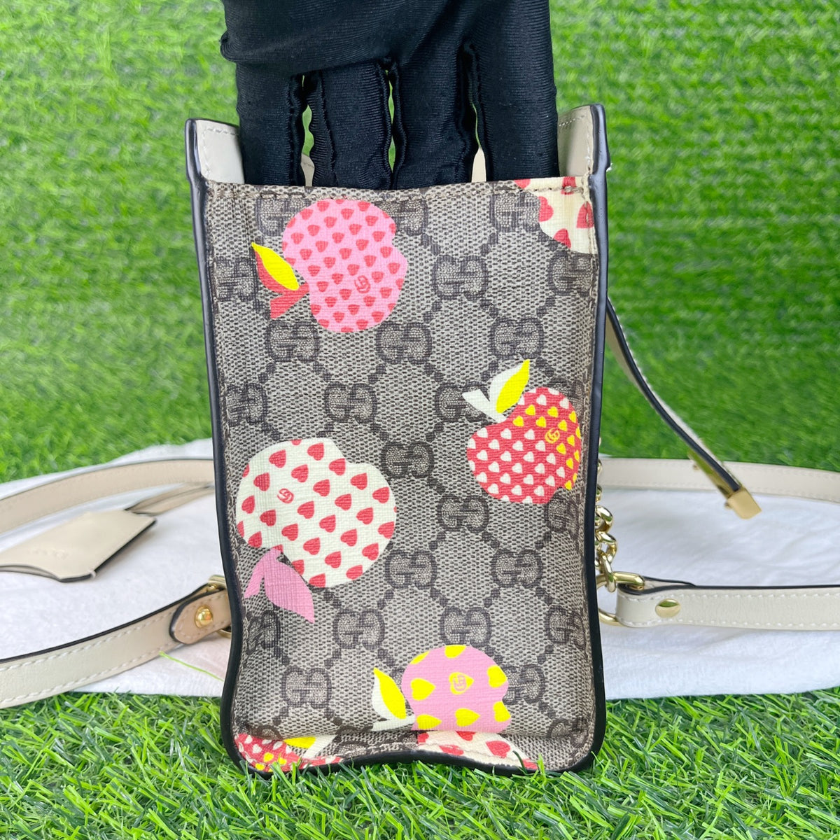 Gucci White 49815622KAG9799