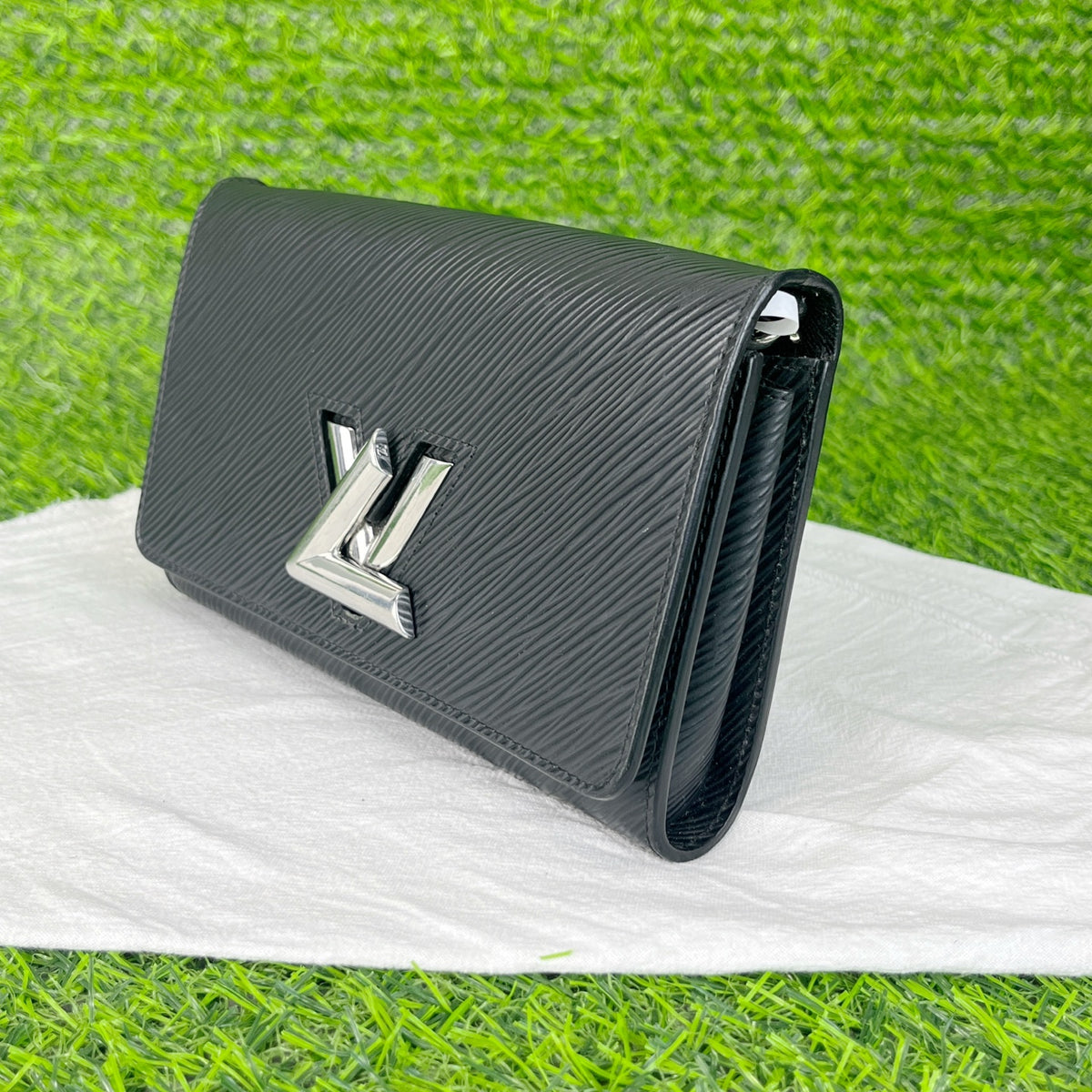 Louis Vuitton Black 19.0x 12.5x 2.5 cm M62038