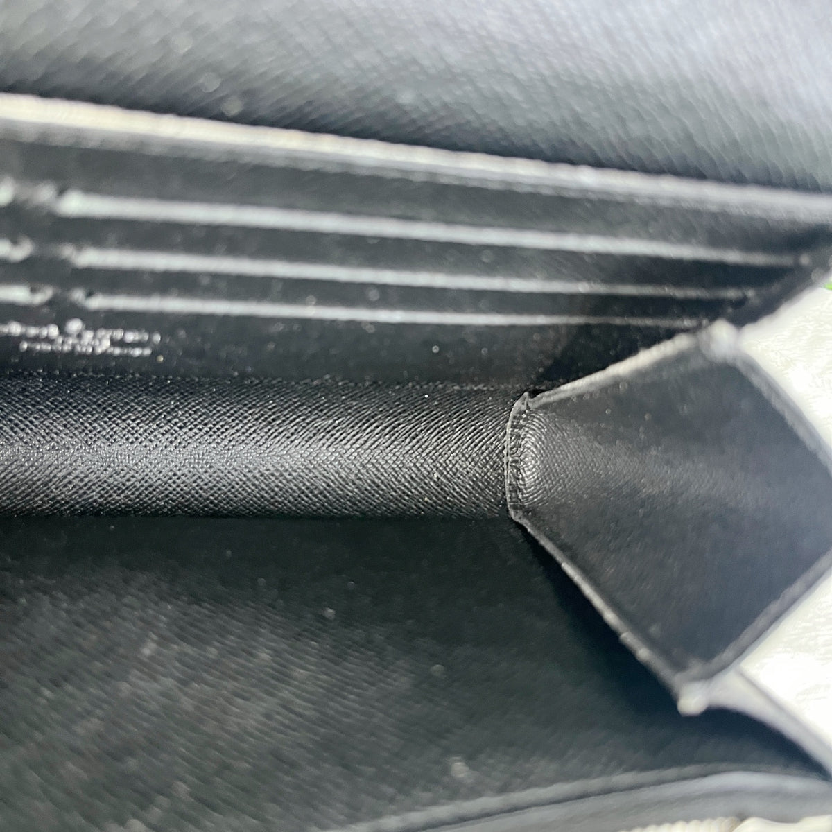 Louis Vuitton Black 19.0x 12.5x 2.5 cm M62038
