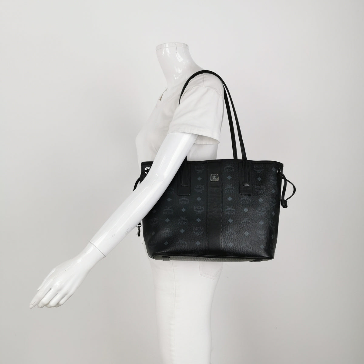 MCM Liz Classic Visetos Double-Sided Shopping Bag Black Tote Approximately 14.0 x 29.0 x 25.0 cm MWPDSLR02BK001