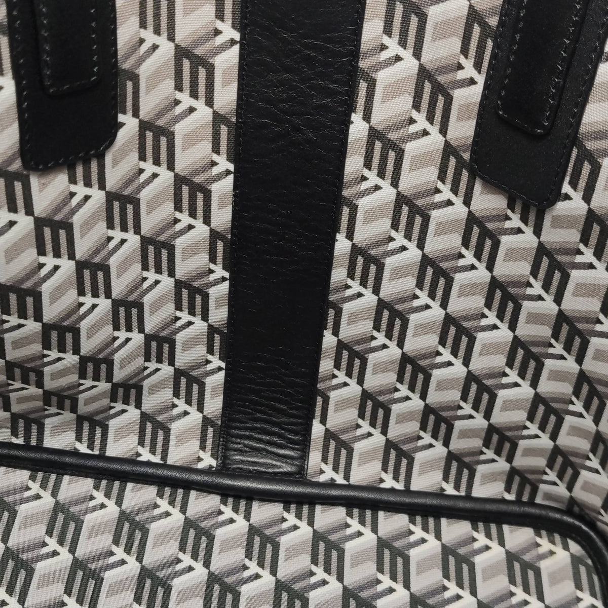 MCM Liz Classic Visetos Double-Sided Shopping Bag Black Tote Approximately 14.0 x 29.0 x 25.0 cm MWPDSLR02BK001