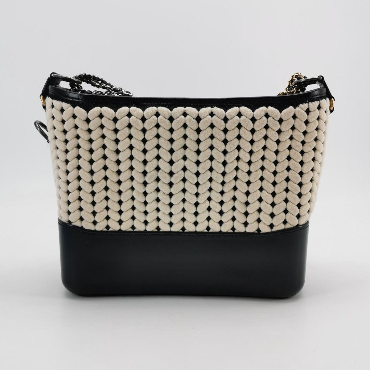 Chanel Stray bag Beige Crossbody Length: 28 cm, Height: 23 cm, Thickness: 11 cm