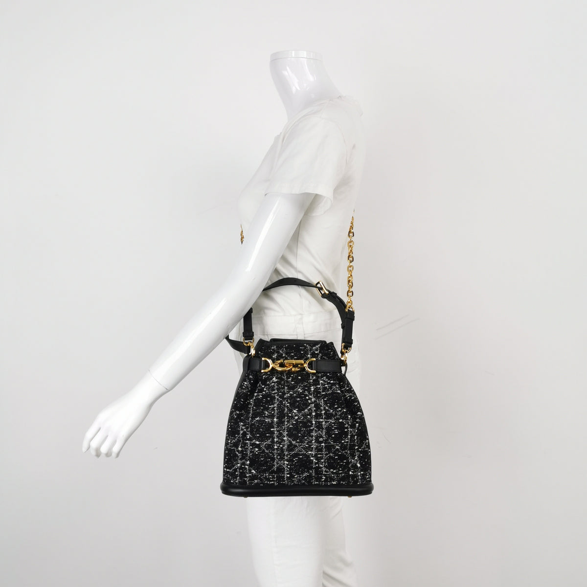 Dior C'Est Dior Black Crossbody 24 x 25 x 9.5 cm (length x height x width) M2271UTKV_M911
