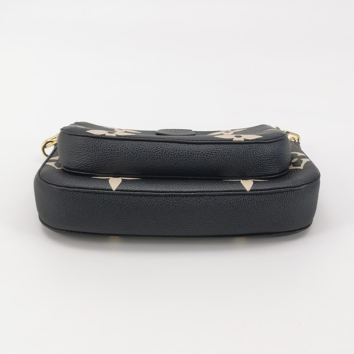 Louis Vuitton Black 24.5 x 14 x 4 cm M45777