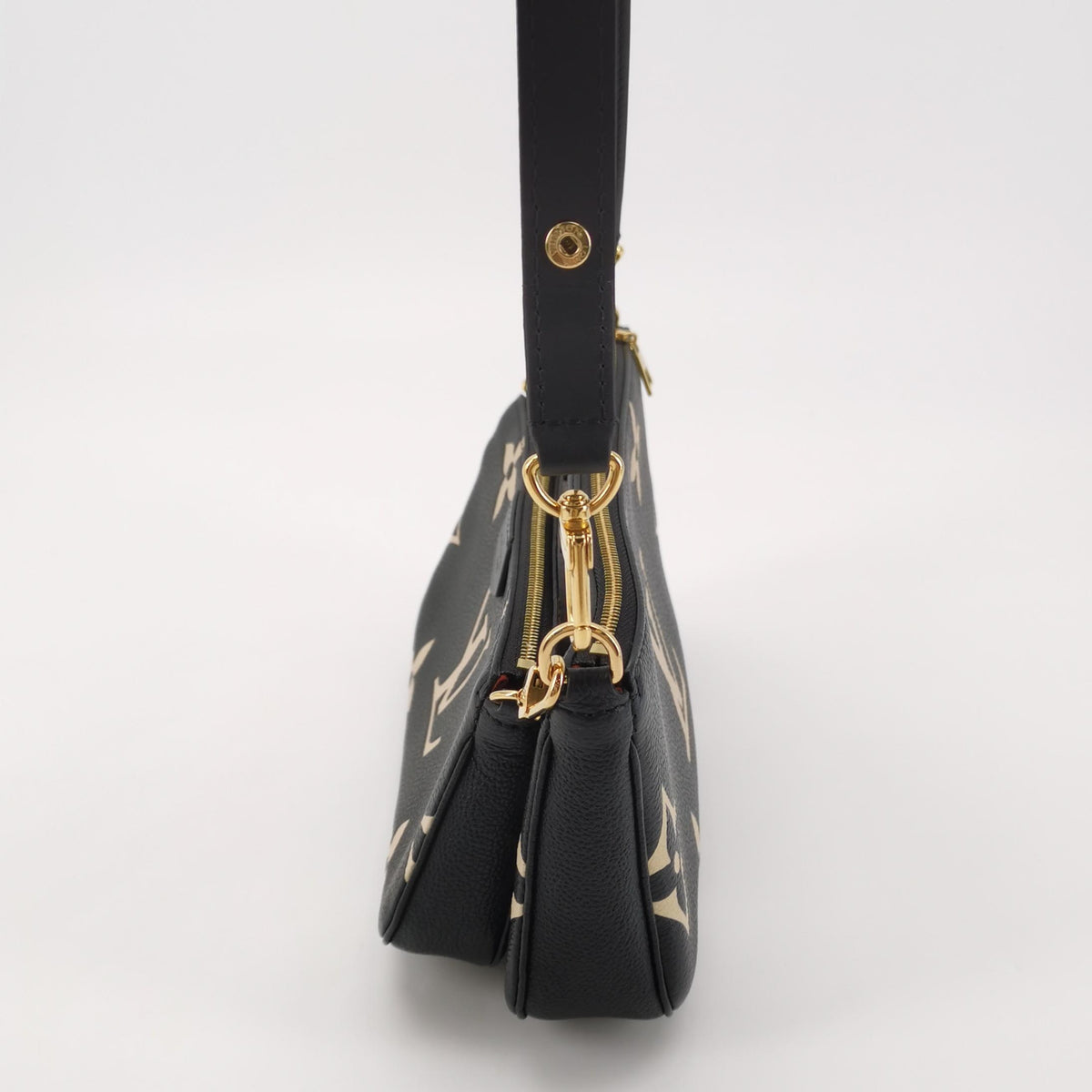 Louis Vuitton Black 24.5 x 14 x 4 cm M45777