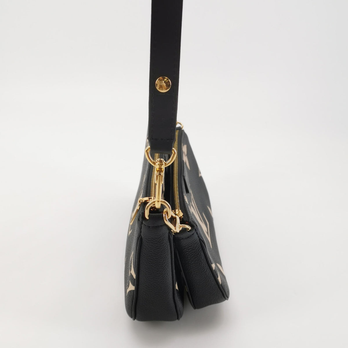 Louis Vuitton Black 24.5 x 14 x 4 cm M45777