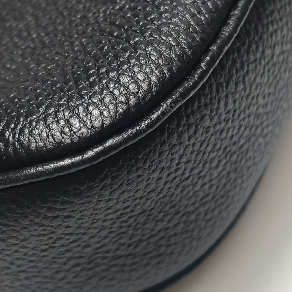 Louis Vuitton Black 24.5 x 14 x 4 cm M45777