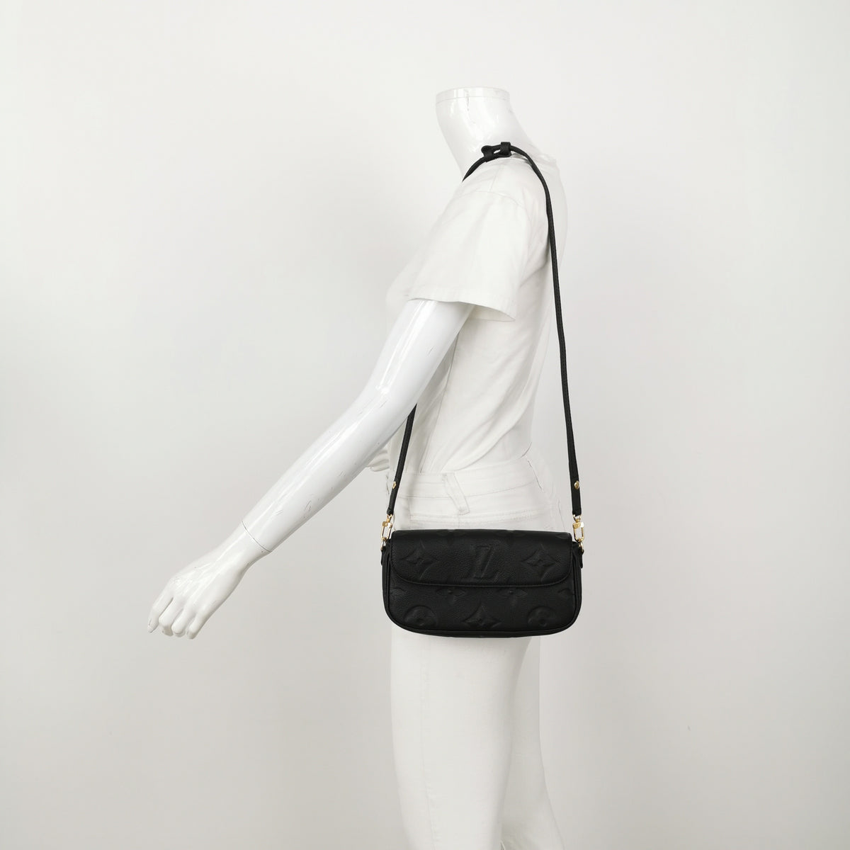 Louis Vuitton Wallet On Chain Ivy Black Shoulder Bag 22.5 x 11.5 x 4.5cm M82154