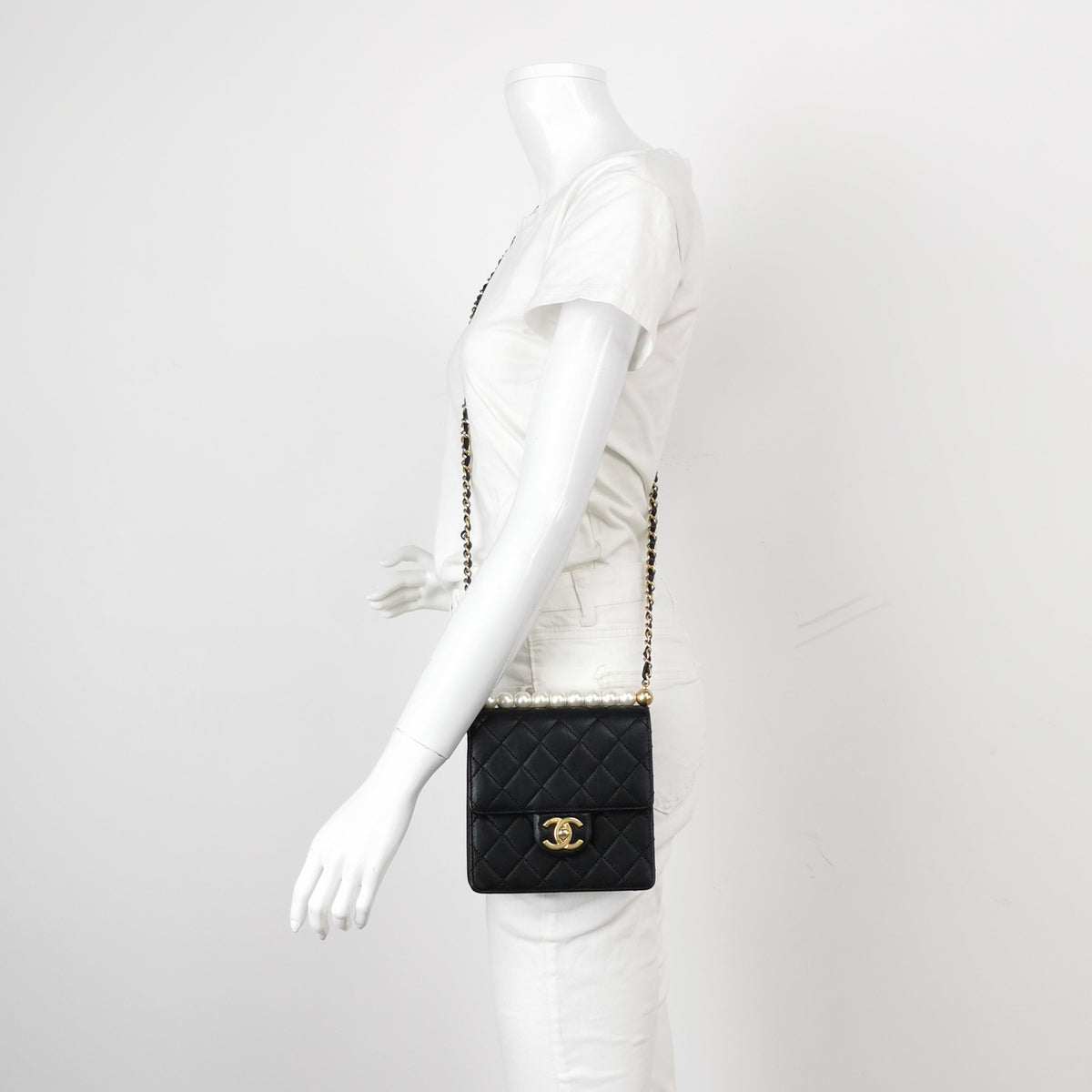 Chanel Black Crossbody Length: 15.5 cm, Height: 15.5 cm, Thickness: 6 cm AS0584_B02156_94305