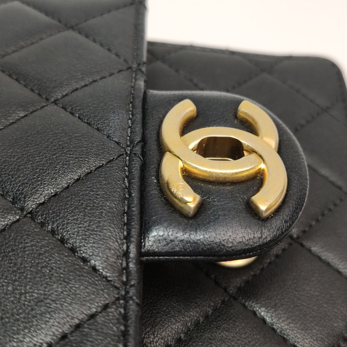 Chanel Black Crossbody Length: 15.5 cm, Height: 15.5 cm, Thickness: 6 cm AS0584_B02156_94305