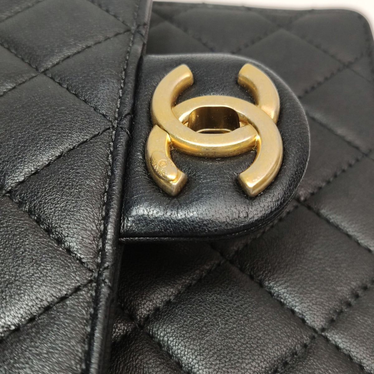 Chanel Black Crossbody Length: 15.5 cm, Height: 15.5 cm, Thickness: 6 cm AS0584_B02156_94305