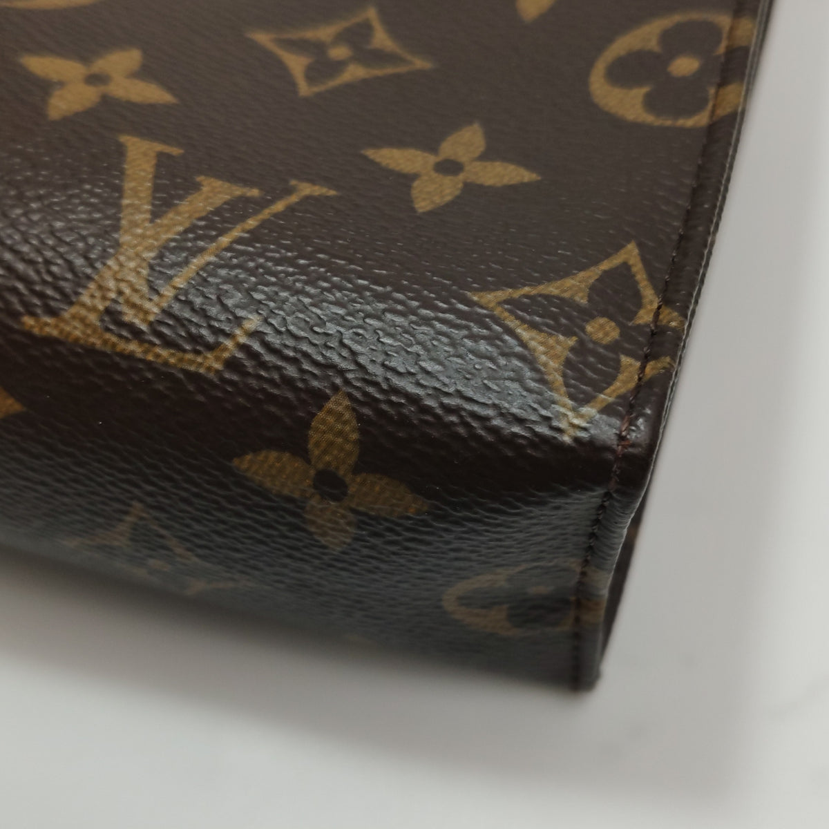 Louis Vuitton Poche Toilette Brown Clutch 25 x 20 x 5.5 M46037