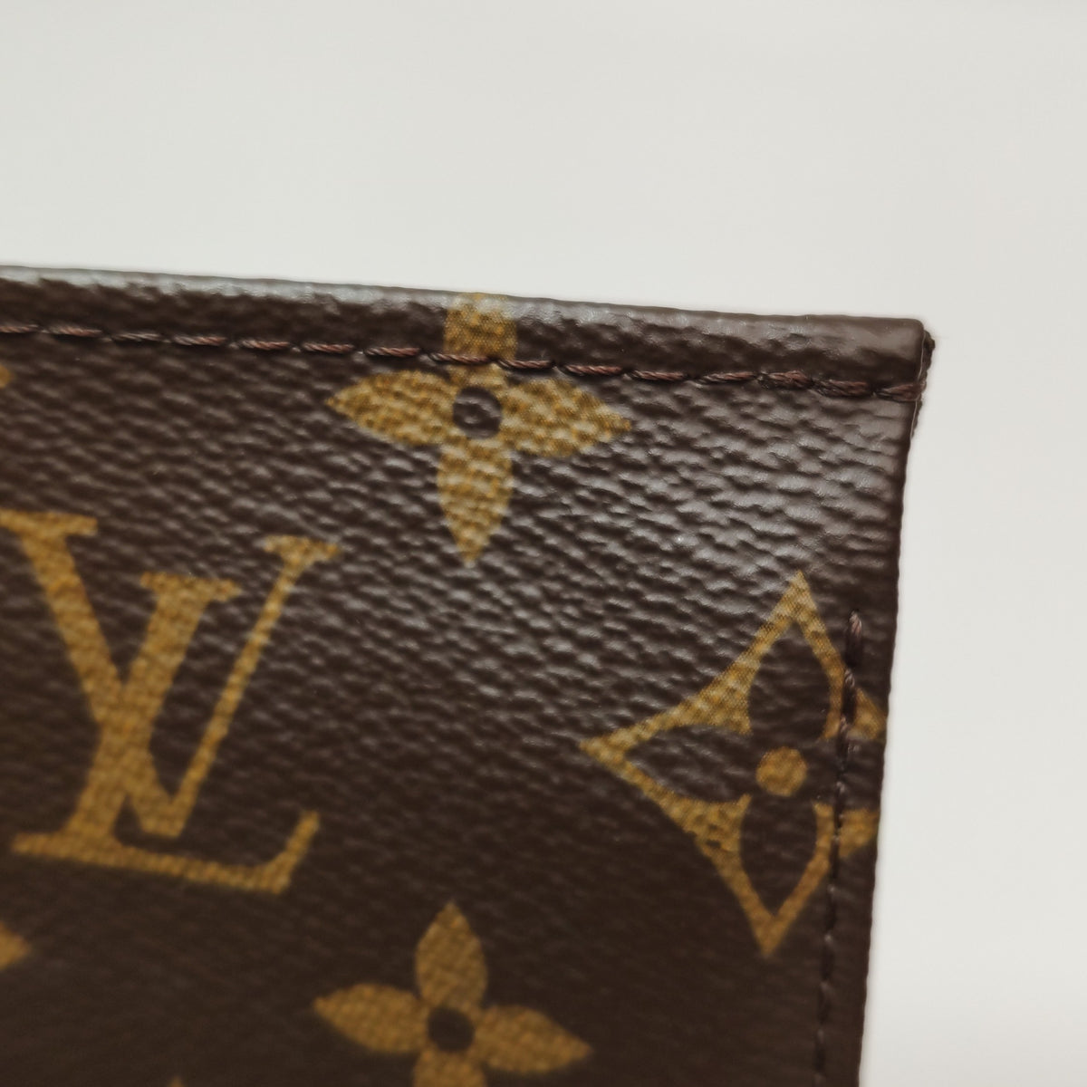 Louis Vuitton Poche Toilette Brown Clutch 25 x 20 x 5.5 M46037