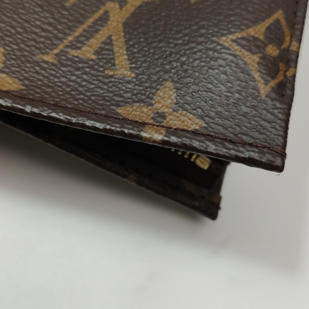 Louis Vuitton Poche Toilette Brown Clutch 25 x 20 x 5.5 M46037