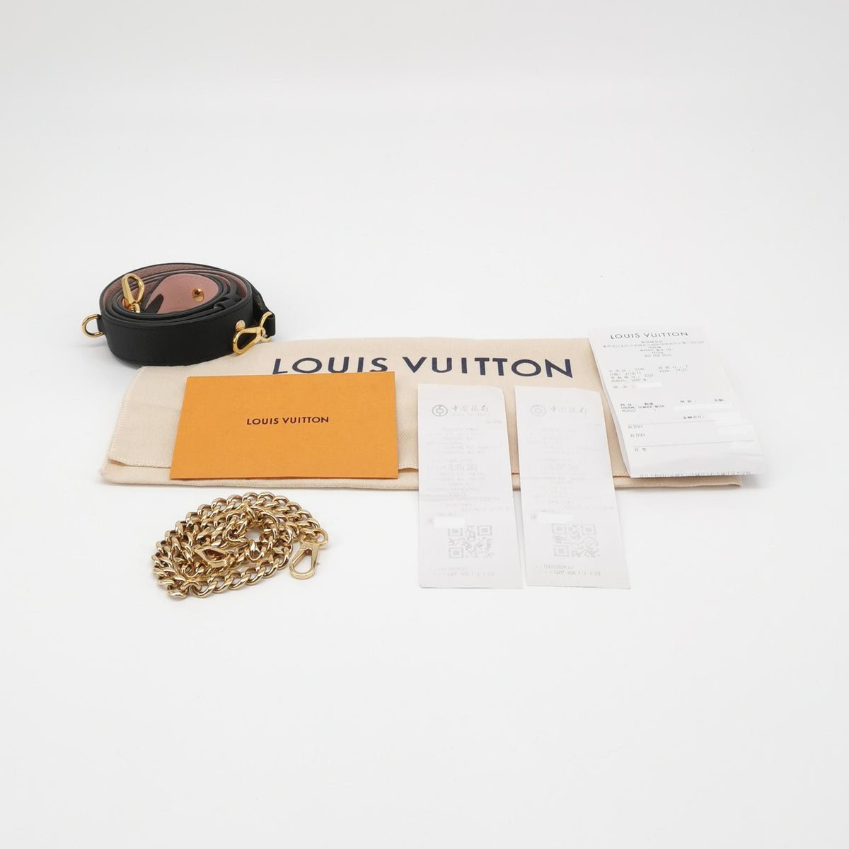 Louis Vuitton Black Crossbody 19 x 13 x 8 cm M58557