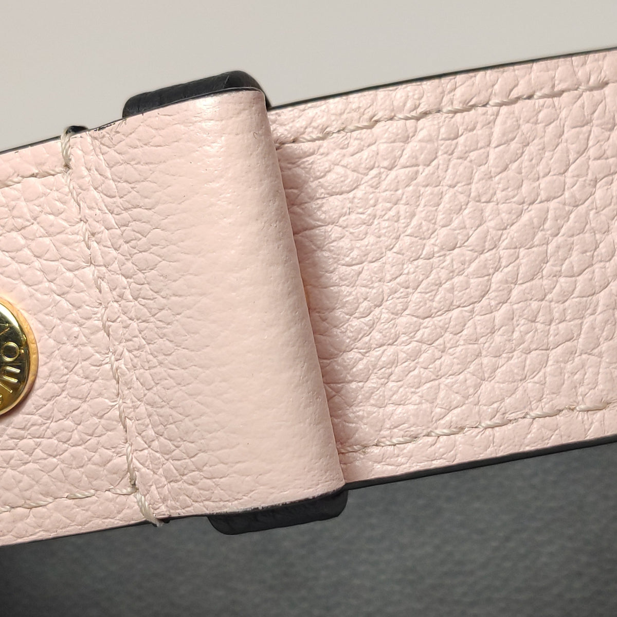 Louis Vuitton Black Crossbody 19 x 13 x 8 cm M58557