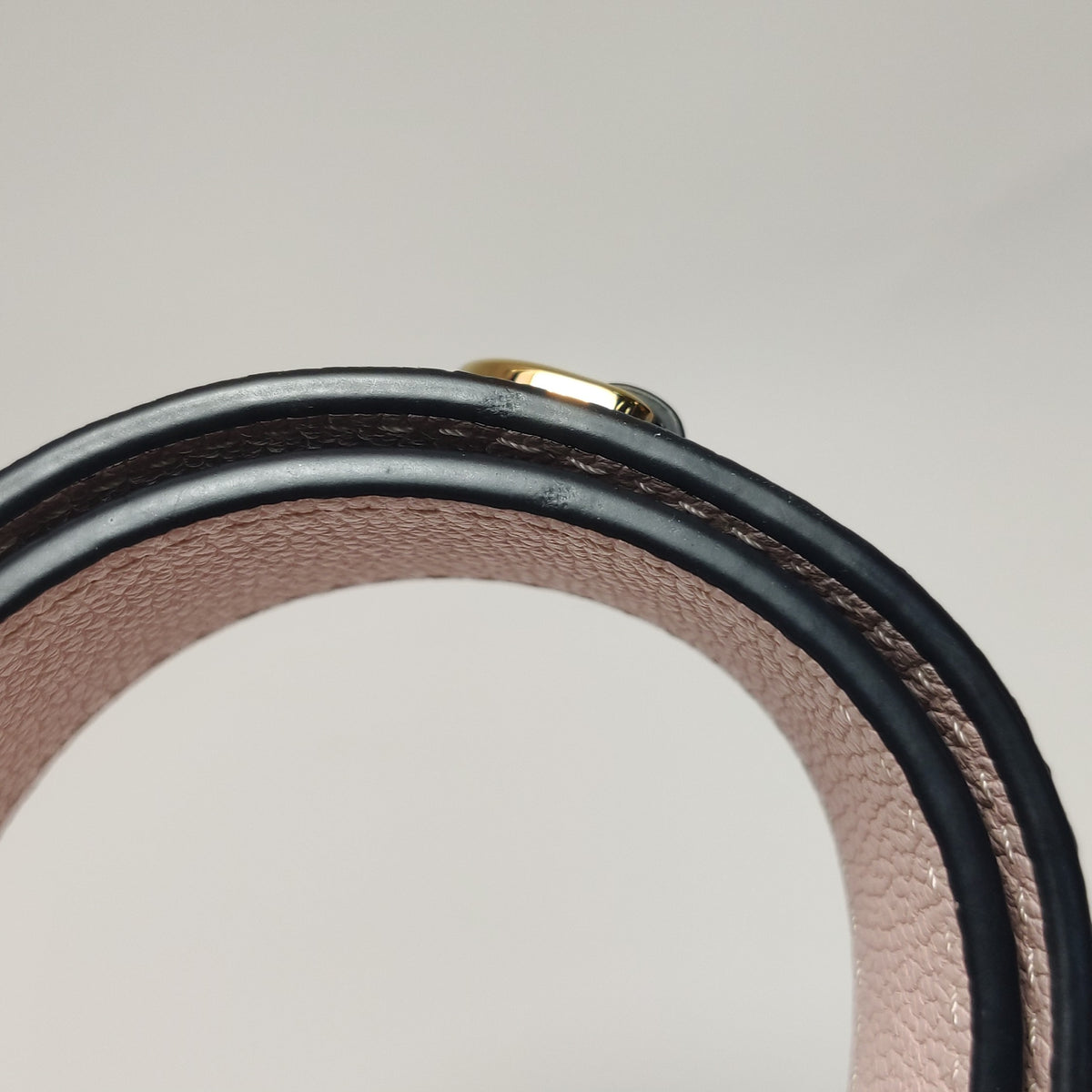Louis Vuitton Black Crossbody 19 x 13 x 8 cm M58557