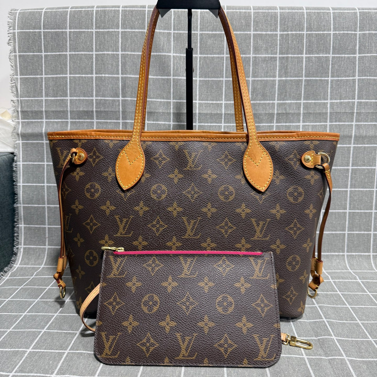 Louis Vuitton Red Length 28 x Width 12.5 x Height 23 cm M41001