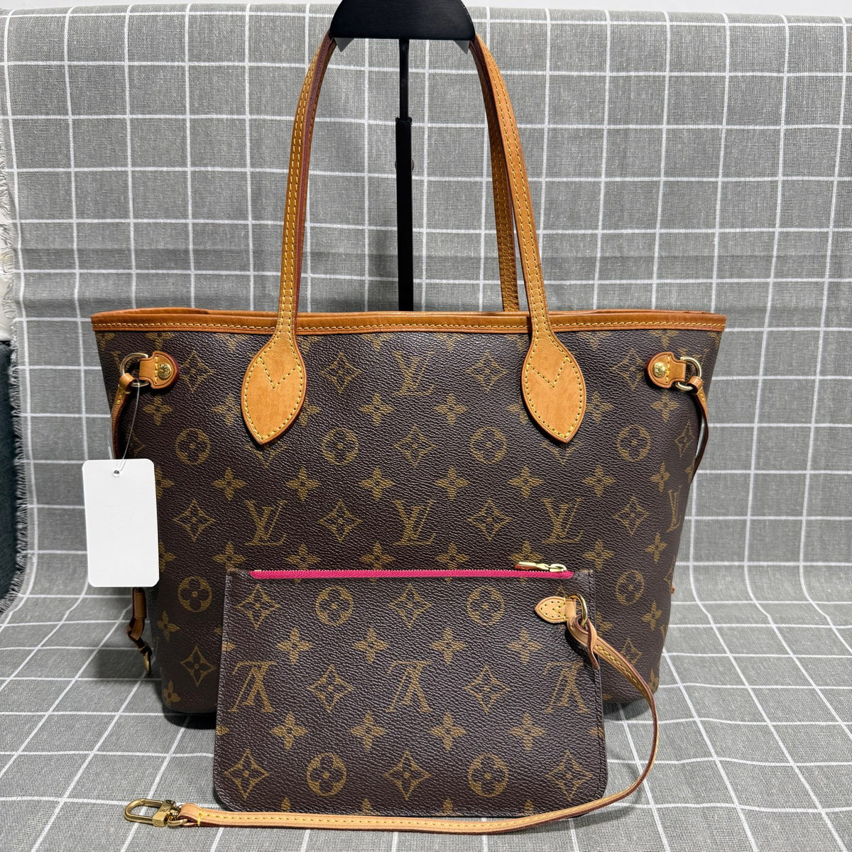 Louis Vuitton Red Length 28 x Width 12.5 x Height 23 cm M41001