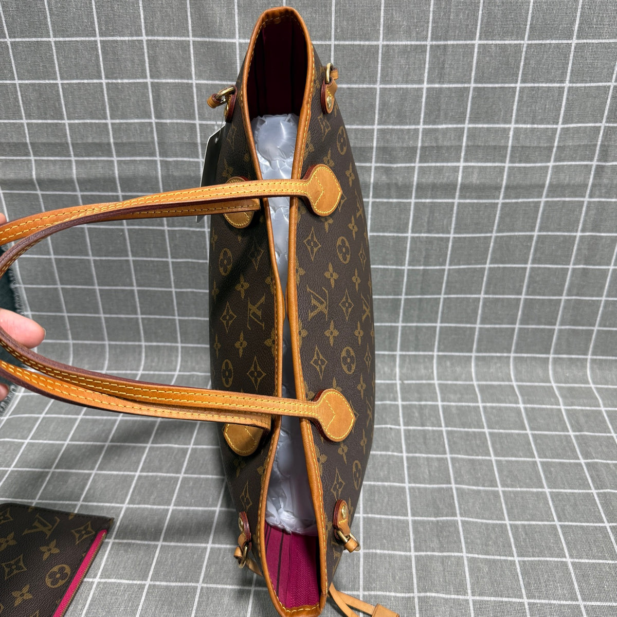 Louis Vuitton Red Length 28 x Width 12.5 x Height 23 cm M41001