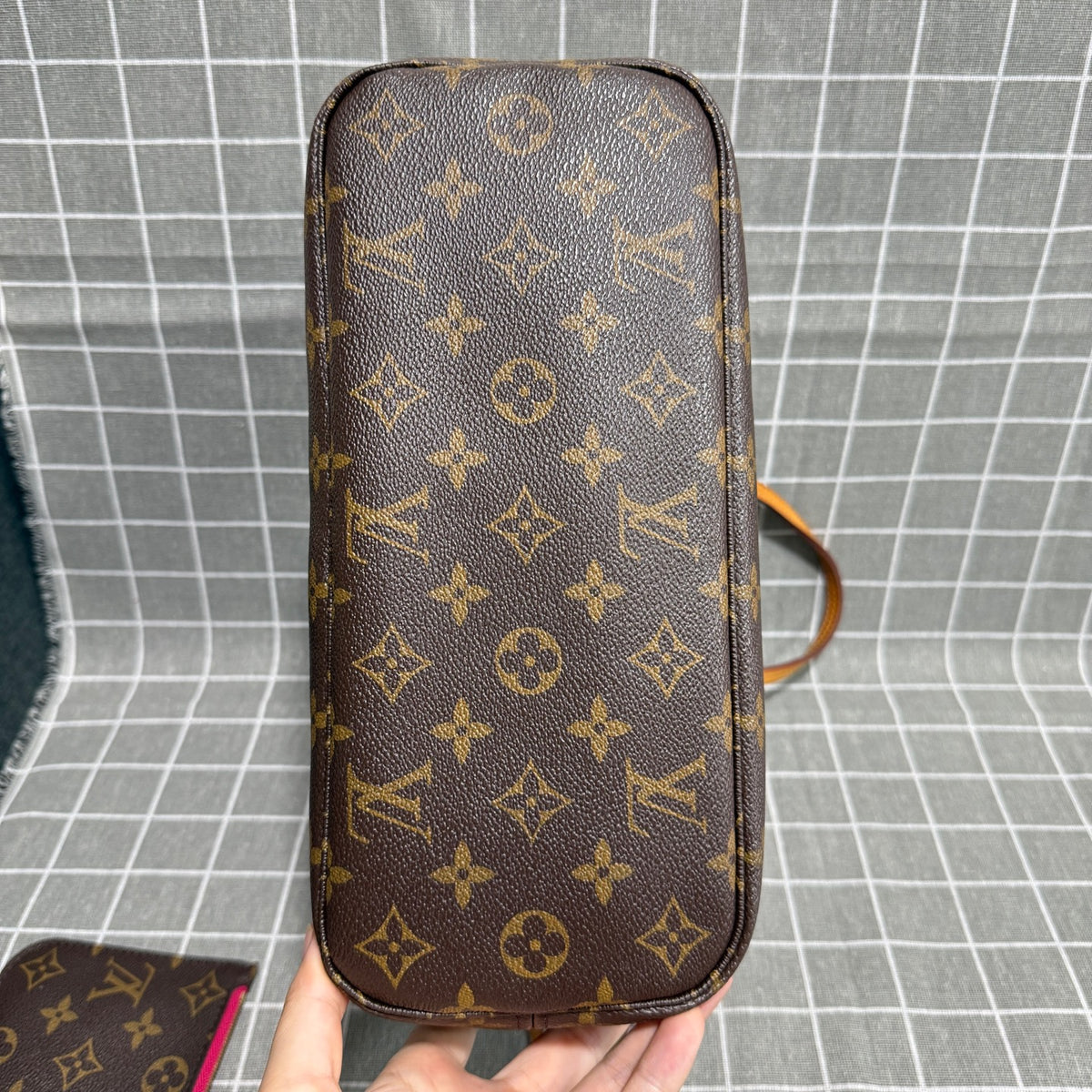 Louis Vuitton Red Length 28 x Width 12.5 x Height 23 cm M41001