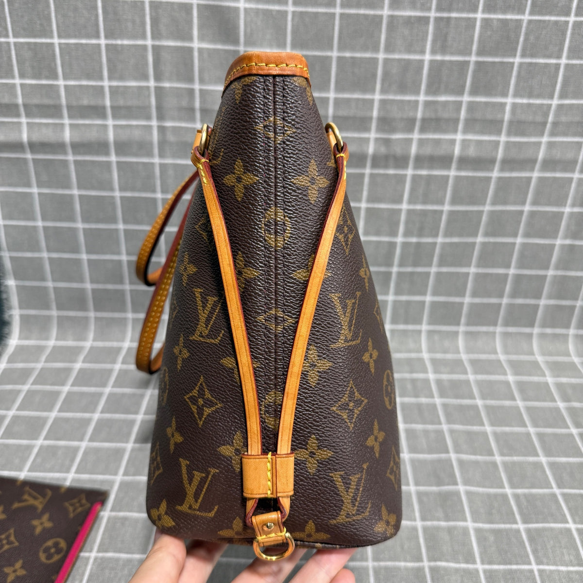 Louis Vuitton Red Length 28 x Width 12.5 x Height 23 cm M41001