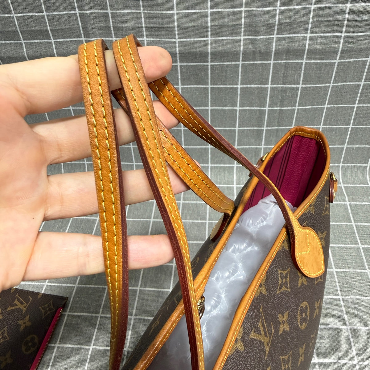 Louis Vuitton Red Length 28 x Width 12.5 x Height 23 cm M41001