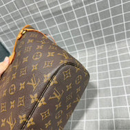 Louis Vuitton Red Length 28 x Width 12.5 x Height 23 cm M41001