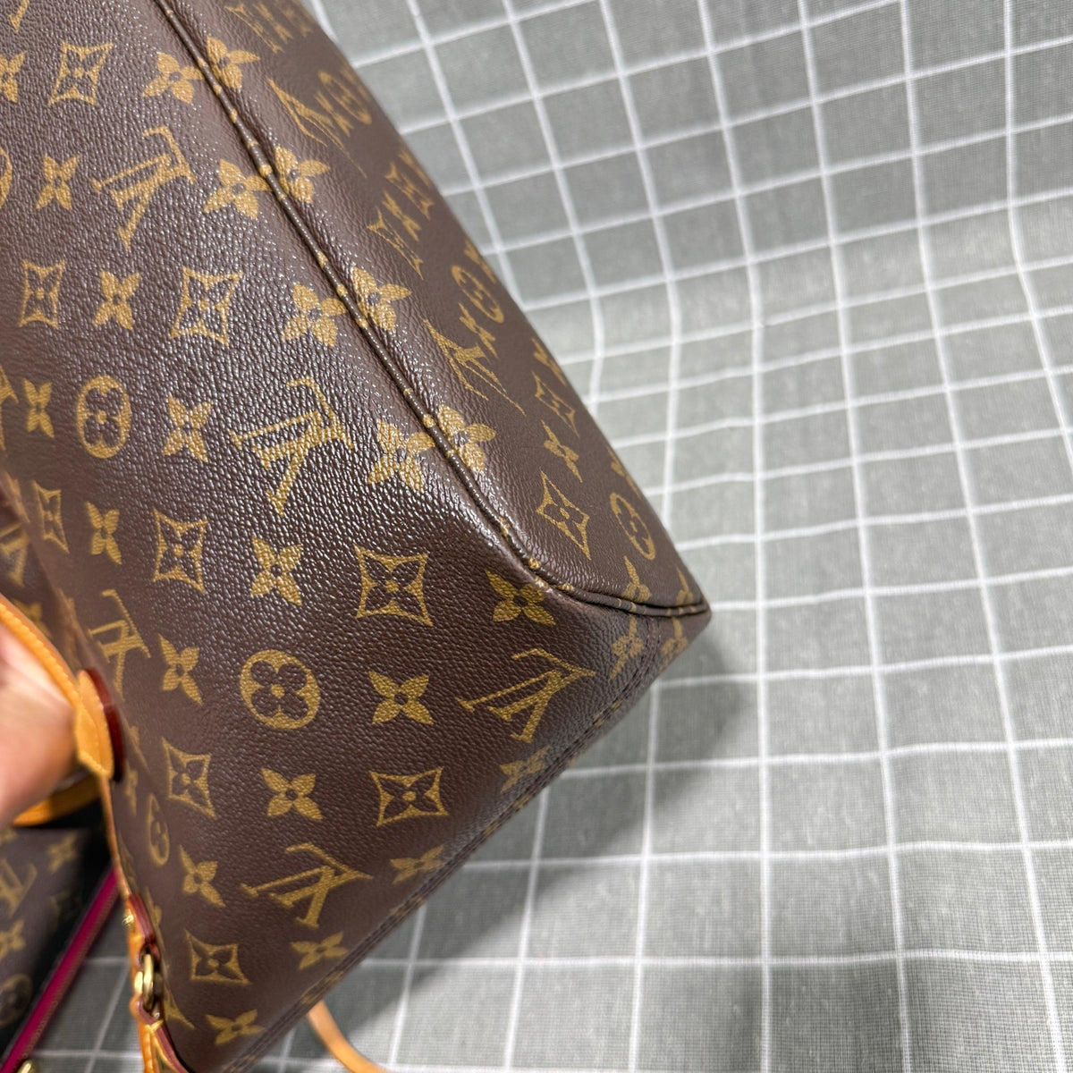 Louis Vuitton Red Length 28 x Width 12.5 x Height 23 cm M41001