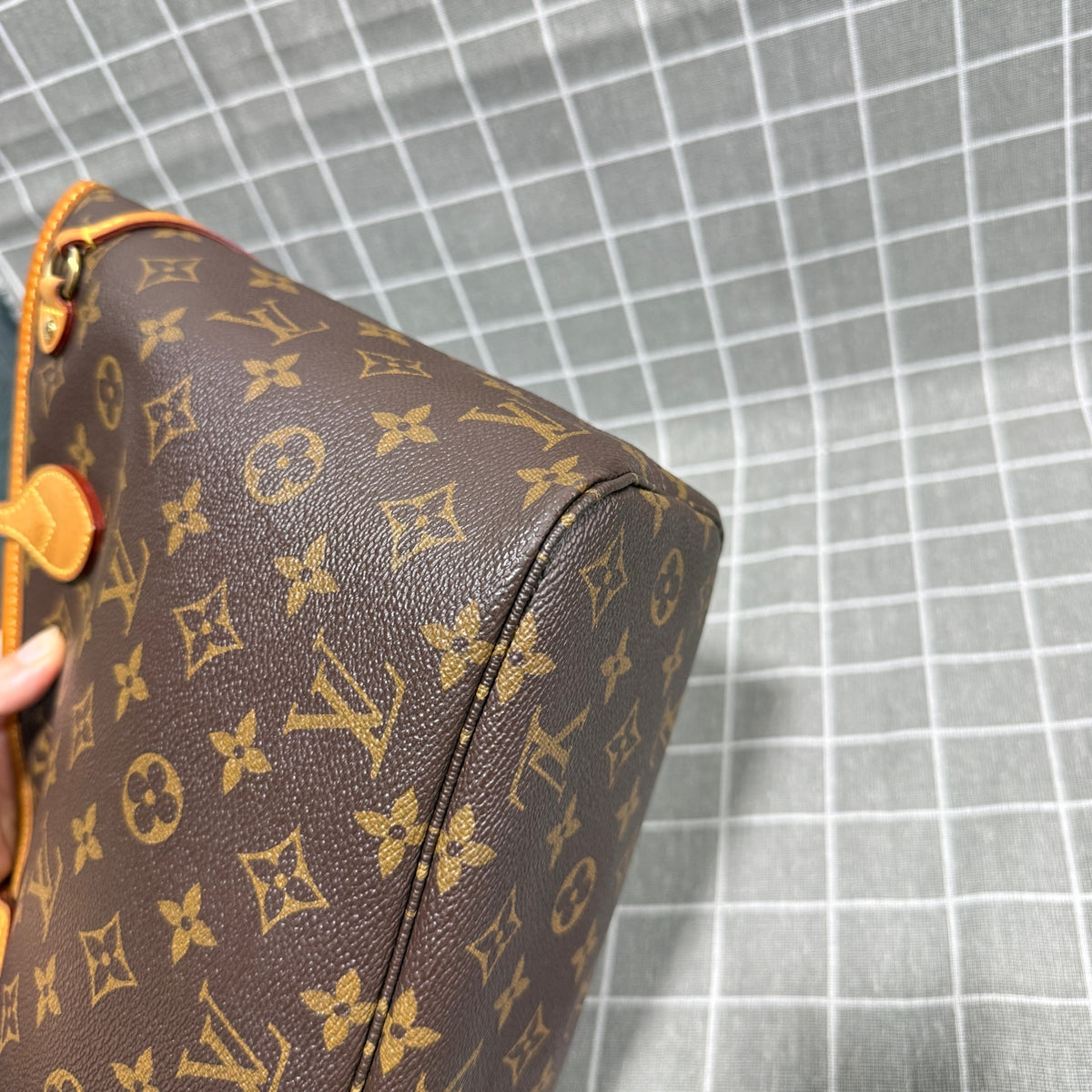 Louis Vuitton Red Length 28 x Width 12.5 x Height 23 cm M41001