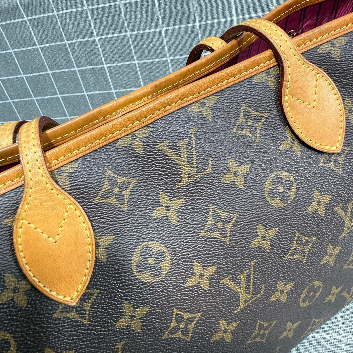 Louis Vuitton Red Length 28 x Width 12.5 x Height 23 cm M41001