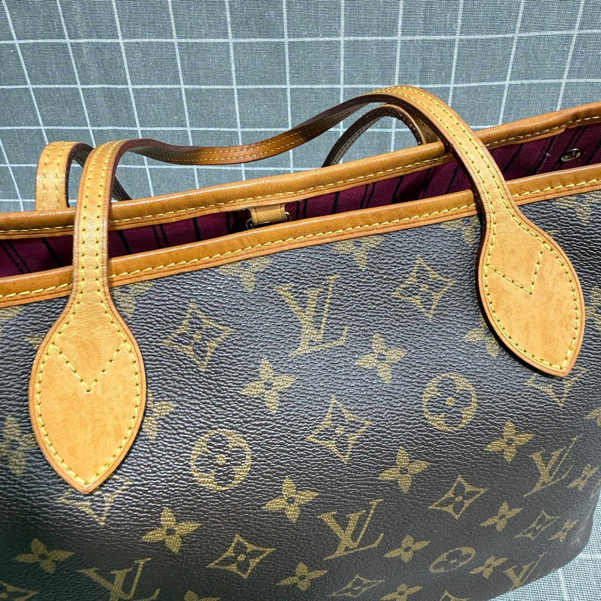 Louis Vuitton Red Length 28 x Width 12.5 x Height 23 cm M41001