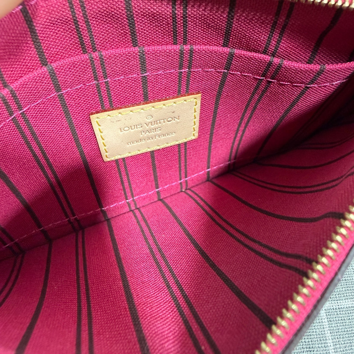 Louis Vuitton Red Length 28 x Width 12.5 x Height 23 cm M41001
