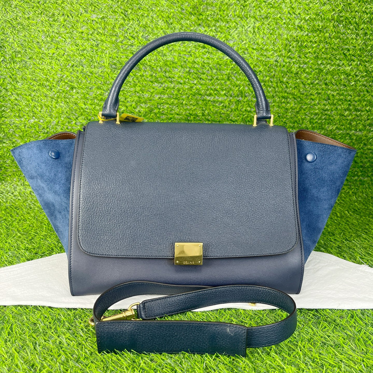 Celine Length 26 cm x Width 15 cm x Height 20 cm 174683MDB.07MI