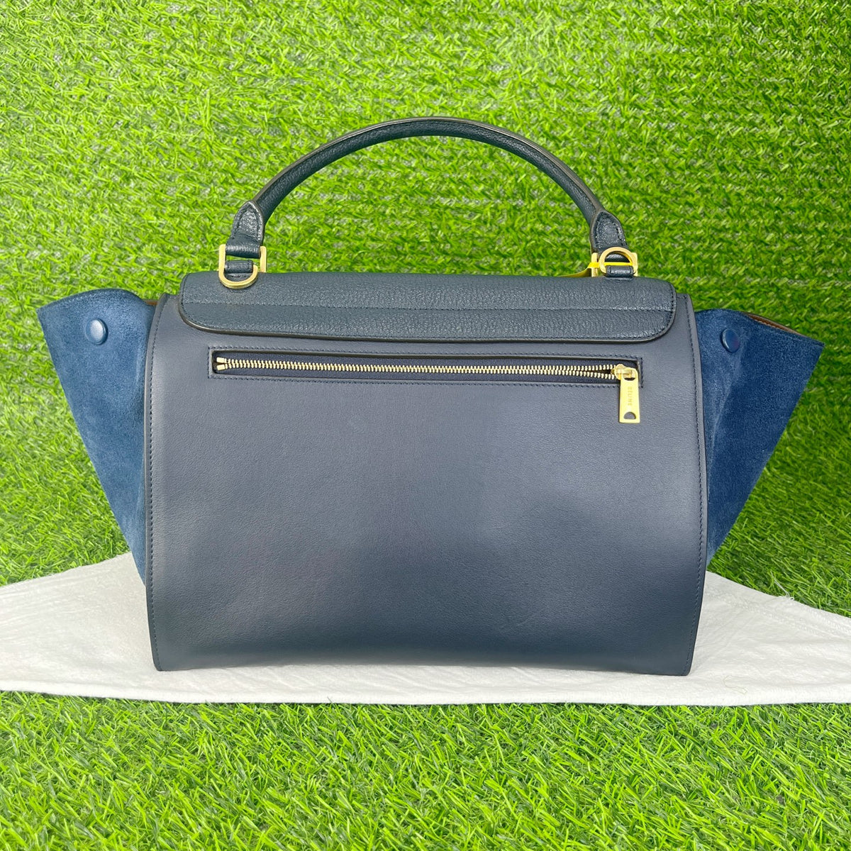 Celine Length 26 cm x Width 15 cm x Height 20 cm 174683MDB.07MI