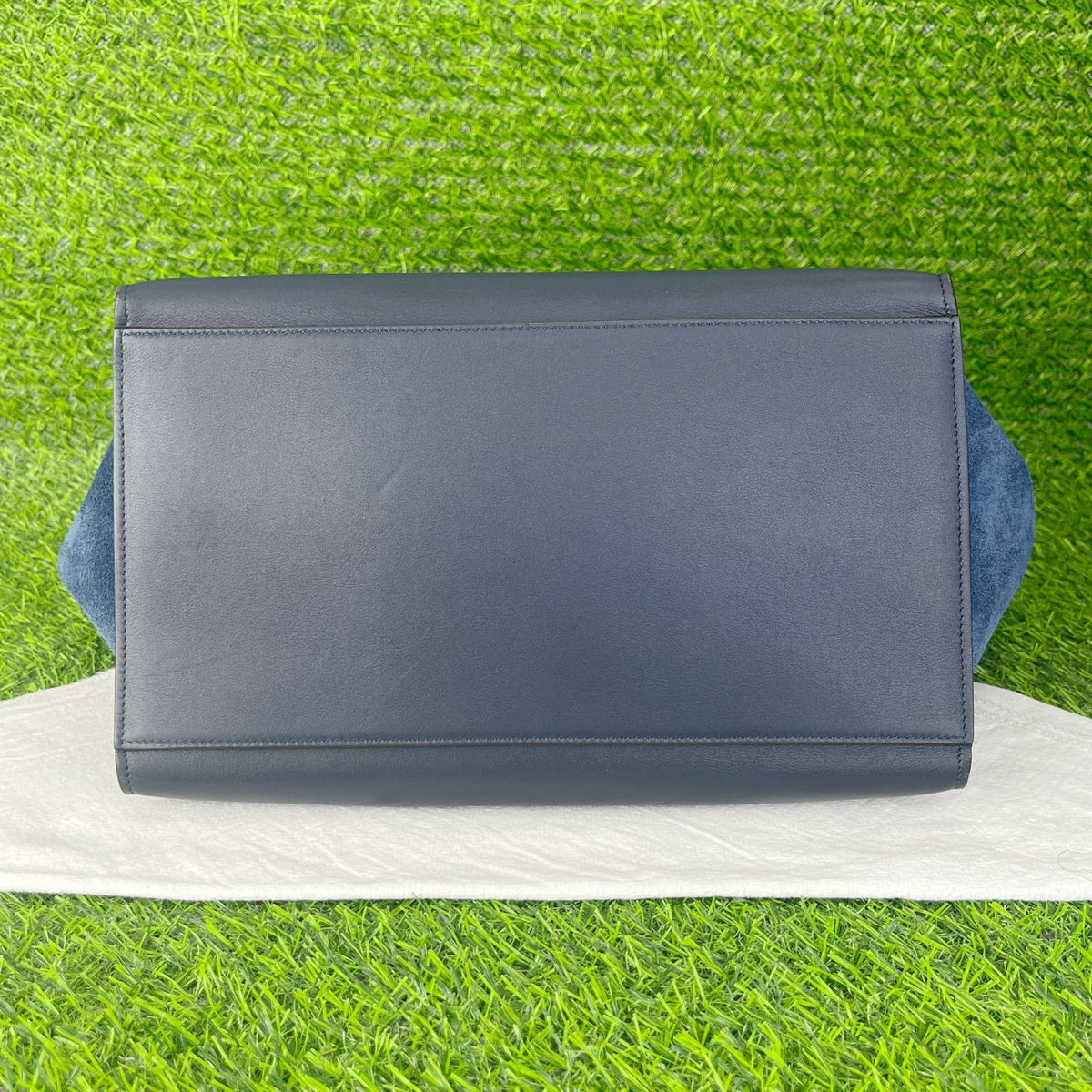 Celine Length 26 cm x Width 15 cm x Height 20 cm 174683MDB.07MI