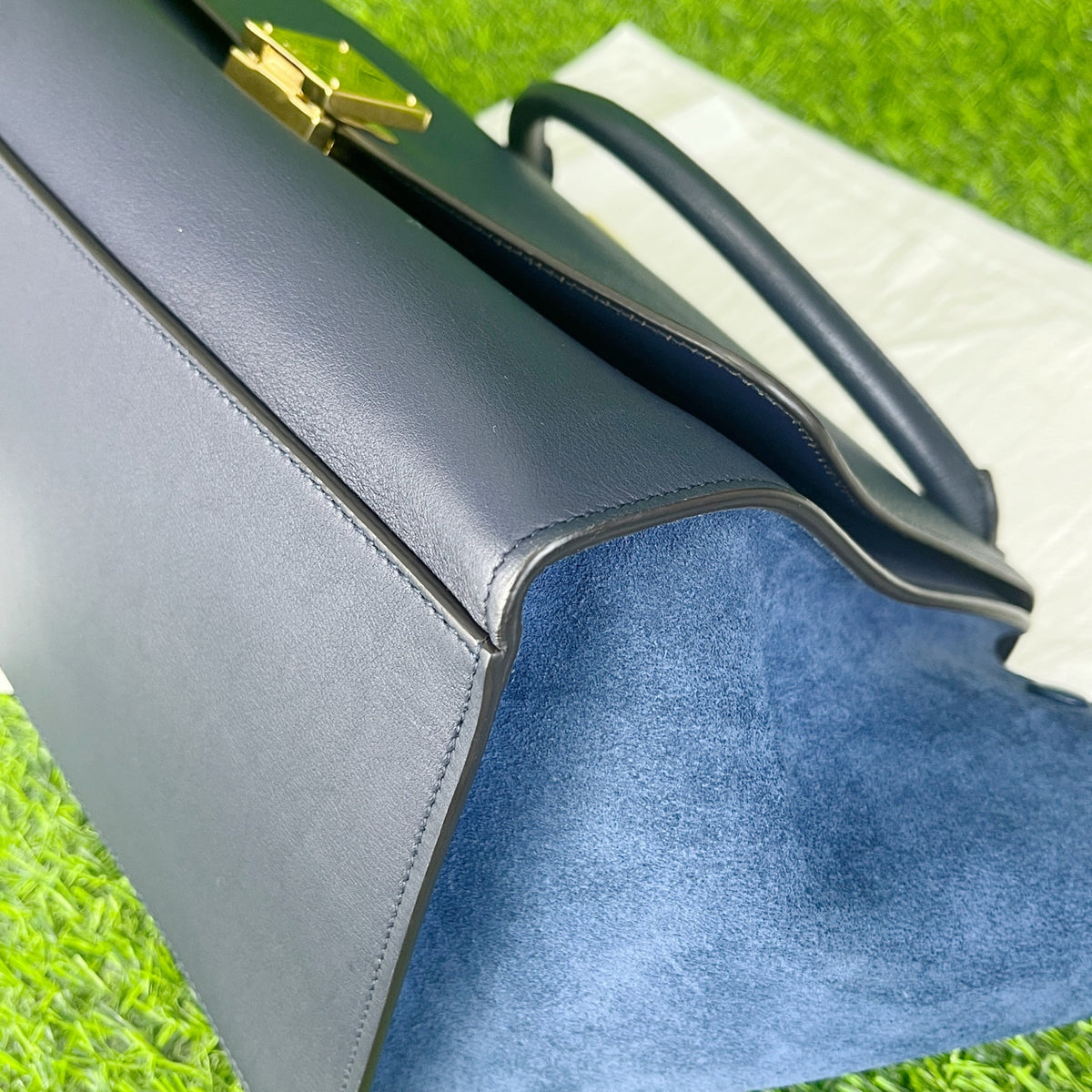Celine Length 26 cm x Width 15 cm x Height 20 cm 174683MDB.07MI