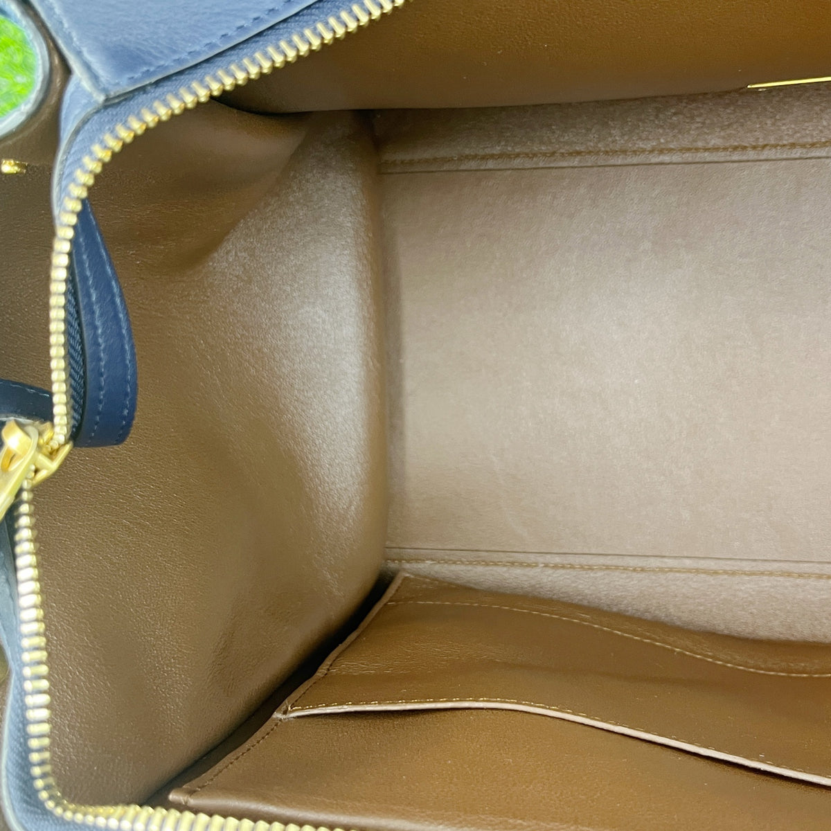 Celine Length 26 cm x Width 15 cm x Height 20 cm 174683MDB.07MI