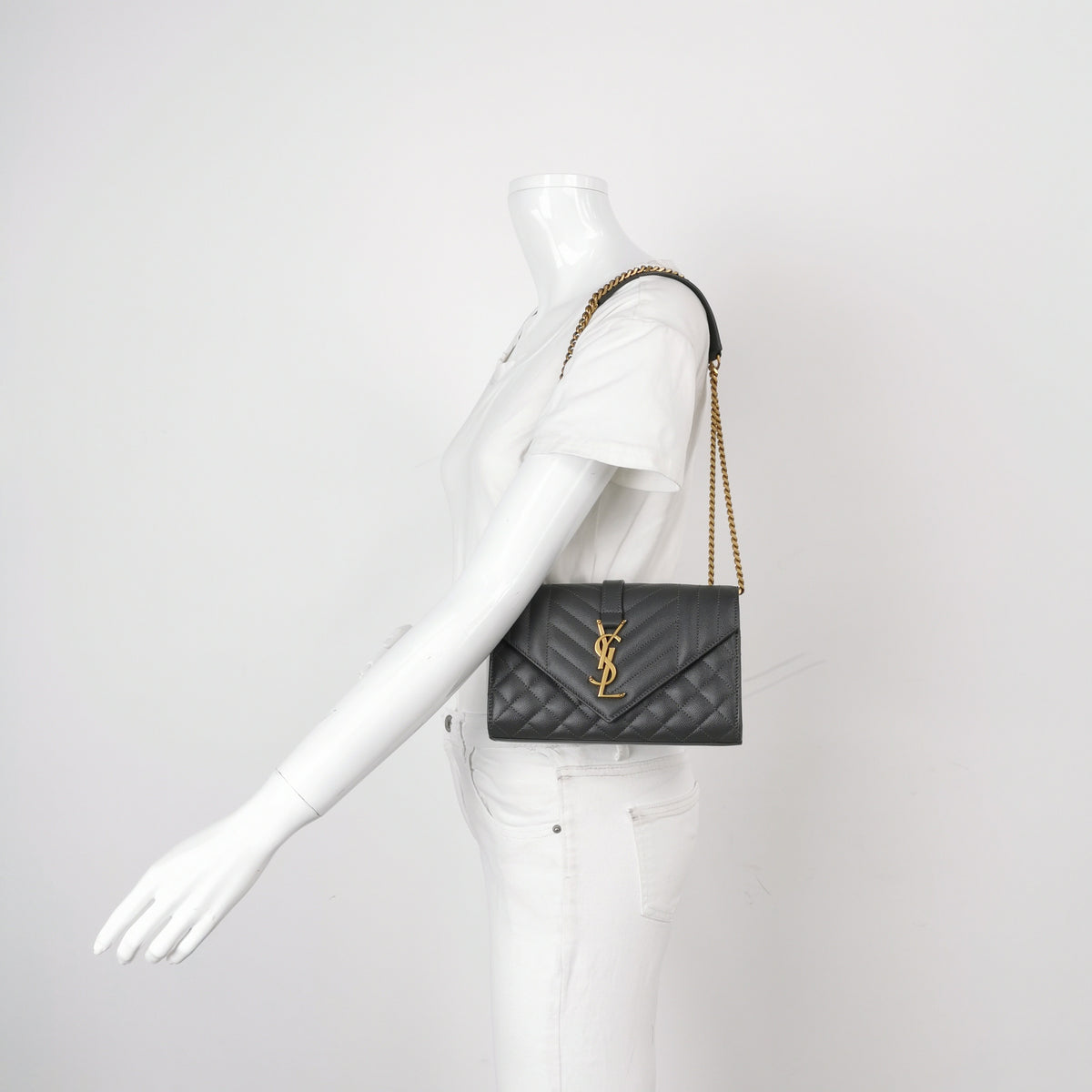 Saint laurent Monogram envelope bag Gray Shoulder Bag 22 x 13 x 6 centimeters 600195BOW911000